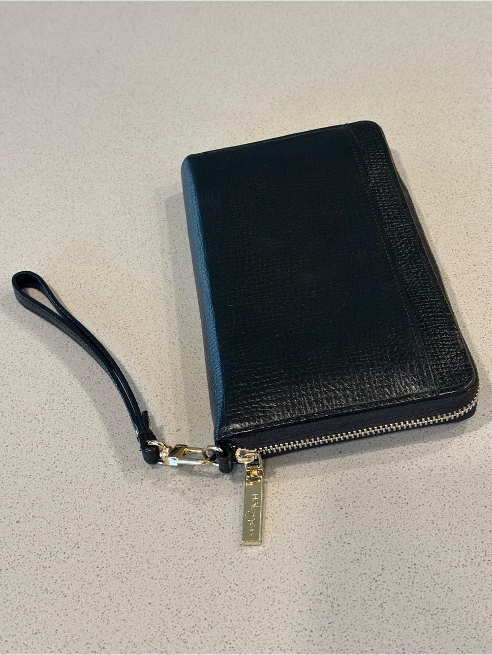 Halogen clutch wristlet